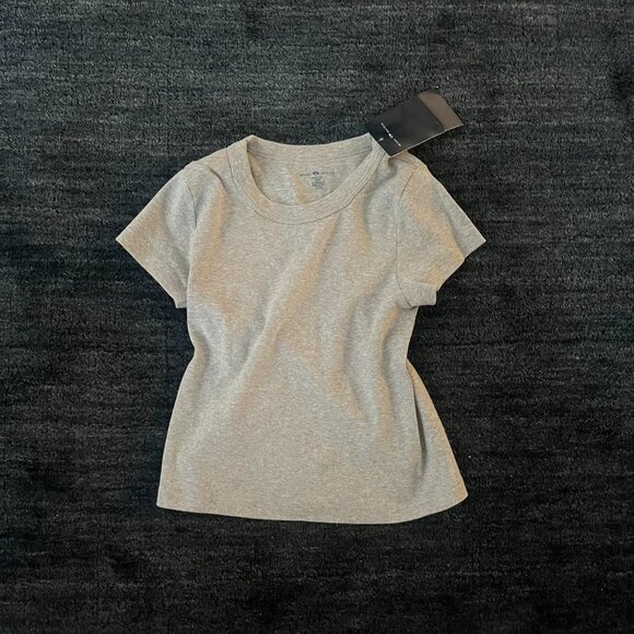 Brandy Melville Women's Grey T-shirt - Picture 2 of 3